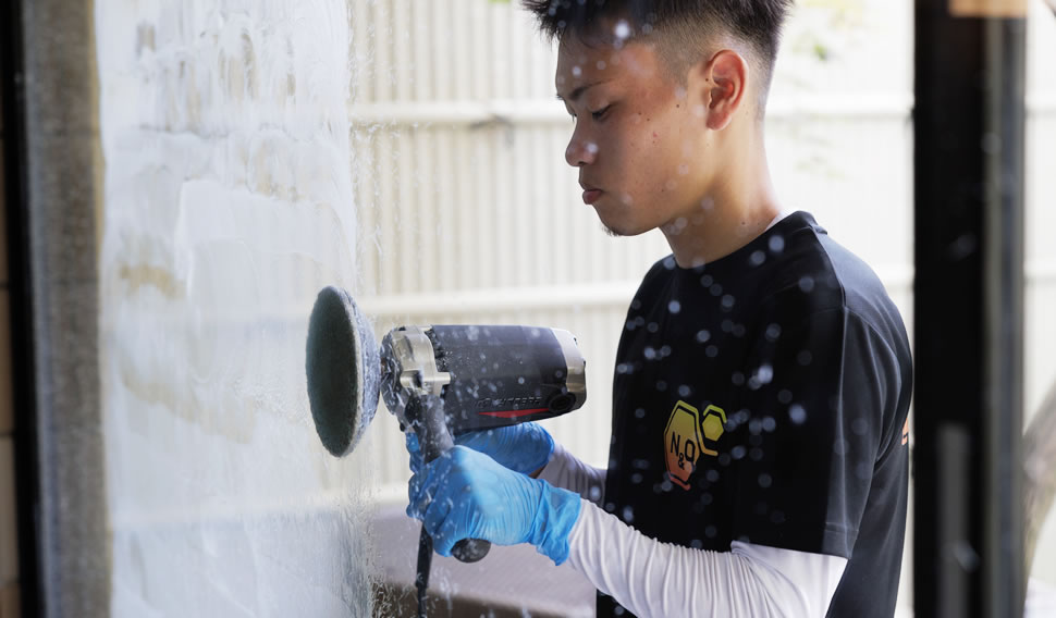 高圧洗浄や特殊清掃、冬季には除雪作業等も行っています